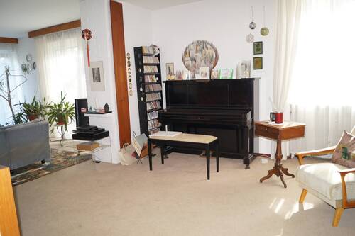 Wohnzimmer - 1 Zimmer Mehrfamilienhaus, Wohnhaus in Rüsselsheim