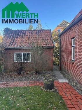 Gartenhäuschen Front Links vom Haus - 