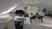 Wohnraum - Helle 2-Zimmer DG-Wohnung mit großem Tageslichtbad - gepflegtes privates 8-Familienhaus