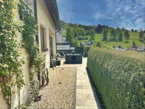 Weg zur Terrasse - 5 Zimmer Einfamilienhaus in Klingenthal