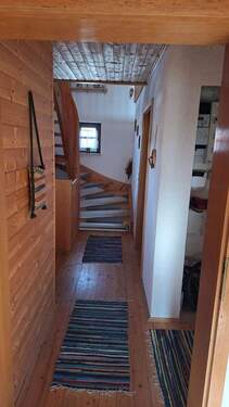 Flur mit Treppe - 