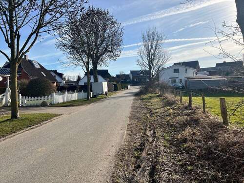 Straße an den Grundstücken - Grundstück in Scharbeutz zum Kaufen