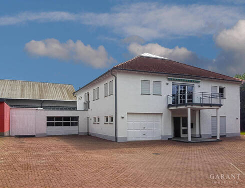 geräumige Garage/Lager links - 