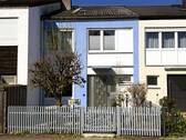 Ansicht_Ostseite - Teilrenoviertes Mittelhaus - 200 m zum Bahnhof, 5 Minuten nach Erding und 20 Minuten nach München