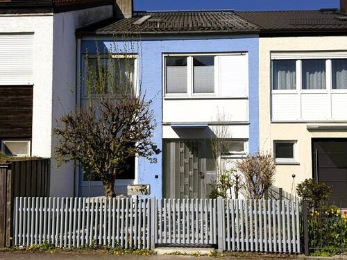 Ansicht_Ostseite - Teilrenoviertes Mittelhaus - 200 m zum Bahnhof, 5 Minuten nach Erding und 20 Minuten nach München