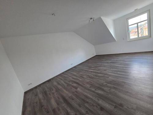 Wohnzimmer - 3 Zimmer Etagenwohnung in Eisenberg