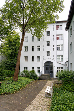 Hinterhaus - 3 Zimmer Etagenwohnung in Berlin