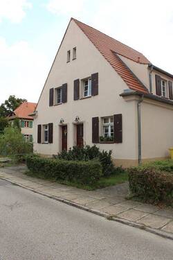 Außenaufnahme - Gemütliches 3-Raum-Reihenhaus in Lauta-Nord - ideal für Paare und kleine Familien