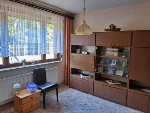 Arbeits-oder Kinderzimmer im Erdgeschoss - 
