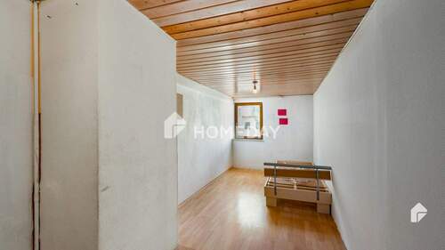 1. OG Schlafzimmer 1 - 