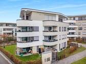 AUSSENANSICHT - STILLVOLLES 3-ZIMMER-APARTMENT MIT SONNIGEM BALKON - Komfortables Wohnen in Riedberg