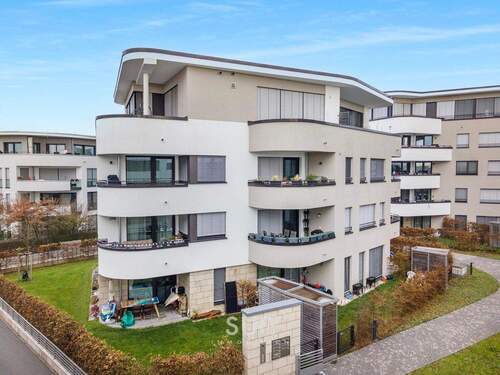 AUSSENANSICHT - STILLVOLLES 3-ZIMMER-APARTMENT MIT SONNIGEM BALKON - Komfortables Wohnen in Riedberg