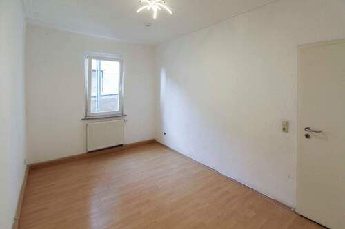 Schlafzimmer 2 - 3 Zimmer Einfamilienhaus zum Kaufen in Stuttgart