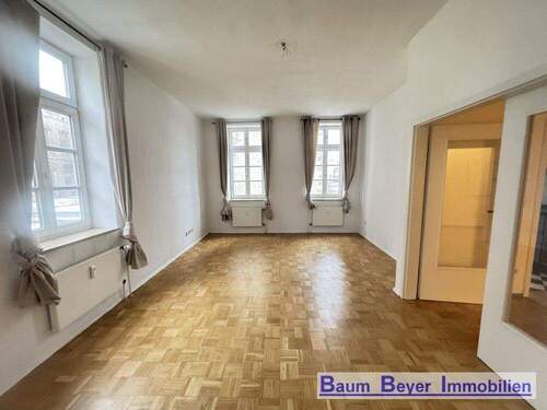 Wohn-/Arbeitszimmer mit Zugang zum Schlafzimmer und Flur - 2 Zimmer Etagenwohnung zur Miete in Göttingen