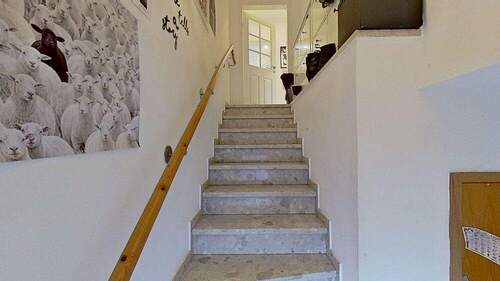 Aufgang ins Obergeschoss - 