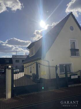 Frontsicht - Italienisches Flair trifft Moderne - Kernsaniertes Juwel in Viernheim