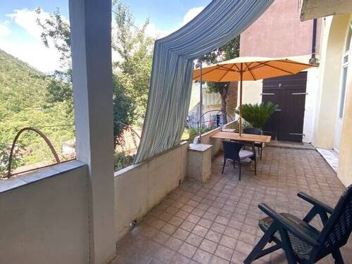 CV821_01 TERRA ITALIA IMMOBILIEN_LIGURIEN_CASTEL V - Dorfhaus mit 54 qm Terrassenfläche