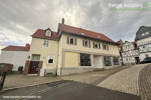 Seitenansicht_1 - 6 Zimmer Mehrfamilienhaus, Wohnhaus zum Kaufen in Spangenberg