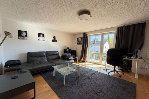 1.OG Wohnzimmer mit Balkon - 