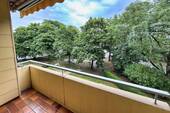 Blick vom Balkon - 3 Zimmer Etagenwohnung in Stuttgart