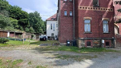 Zuwegung Grundstück und Garagen - 1 Zimmer Mehrfamilienhaus, Wohnhaus in Mylau