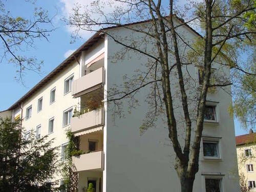 Südostansicht - Behagliche 4-ZIMMER-WOHNUNG mit Erbbaurecht, derzeit vermietet, mit 2 Balkonen und Blick ins Grüne in STUTTGART-WEILIMDORF (-BERGHEIM)