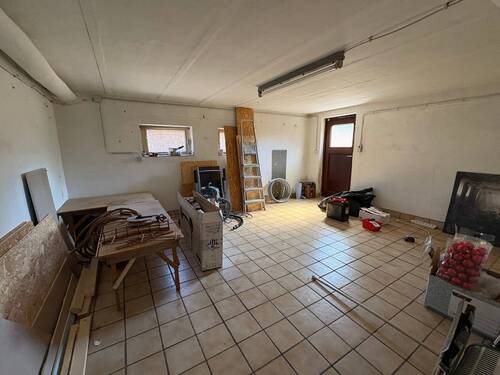 Kellerraum mit Zugang zum Hof - 