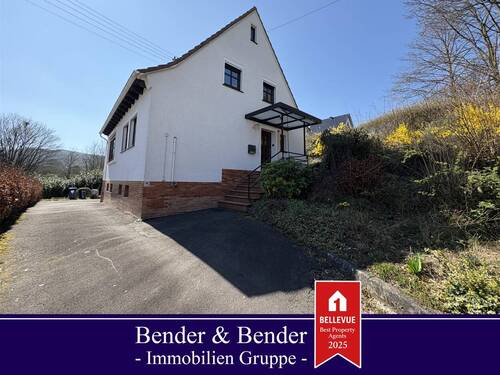 Objektansicht - Gemütliches, teilrenoviertes Einfamilienhaus mit großem Grundstück und Garage!