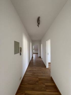 Flur - Etagenwohnung mit 85,00 m² in Plauen zur Miete