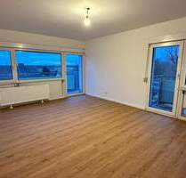 Wohnen am Feldrand: Lichtdurchflutete 4-Zimmer-Wohnung mit Doppelbalkon & KFZ Stellplatz - Weiterstadt Schneppenhausen