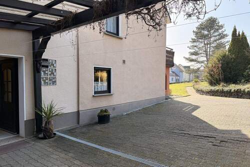 Nebeneingang - 