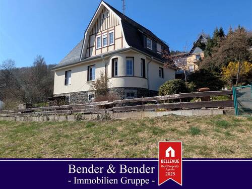 Ansicht Straße - Charakteristisches Einfamilienhaus mit Sauna, großem Garten und einem tollen Naturblick!