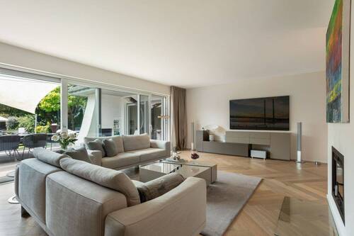 Lichtdurchflutetes Wohnzimmer - 