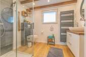 Tageslichtbad mit Dusche Wohnung im OG - 