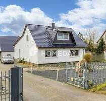 Großes Wohnensemble mit vermietetem Hinterhaus und eigenständigem Poolhaus - Bandelin