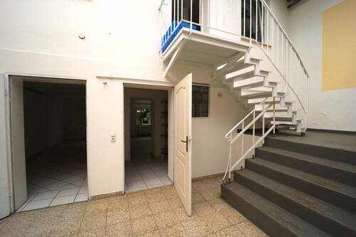 Zu den Wirtschaftsräumen - 