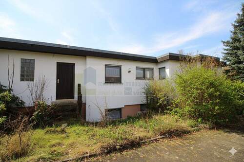 Vorderansicht - 6 Zimmer Bungalow zum Kaufen in Villingen-Schwenningen