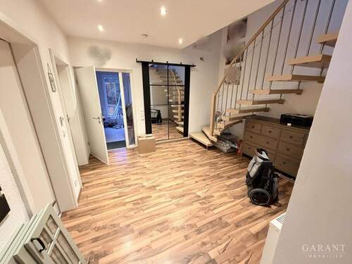 Flur - 5 Zimmer Doppelhaushälfte in Aglasterhausen