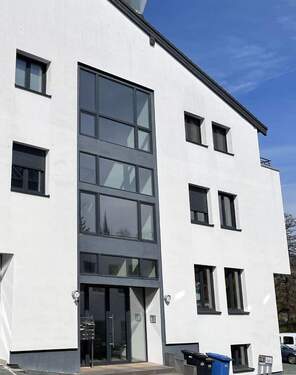 Seitenansicht mit Treppenhaus - Büro in Bad Homburg