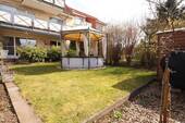 Gartenansicht - 3 Raumwohnung mit Garten und Carport