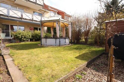 Gartenansicht - 3 Raumwohnung mit Garten und Carport
