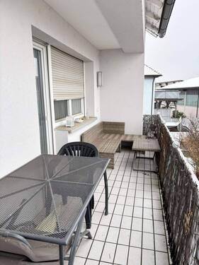 .. sonniger Südbalkon ! - Mit Einbauküche, Südbalkon und Stellplatz im beliebten Volkach !