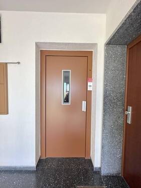 Mit Aufzug - 