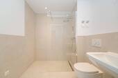 Bad 1 - Stilvoll modernisierte 3-Zimmer-Whg mit 2 Balkonen in ruhiger Lage von München-Neubiberg