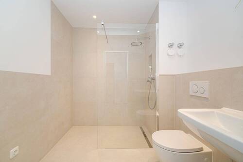 Bad 1 - Stilvoll modernisierte 3-Zimmer-Whg mit 2 Balkonen in ruhiger Lage von München-Neubiberg