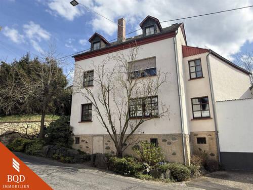 Straßenansicht - Charmantes Haus mit Nebengebäuden und idyllischem Garten