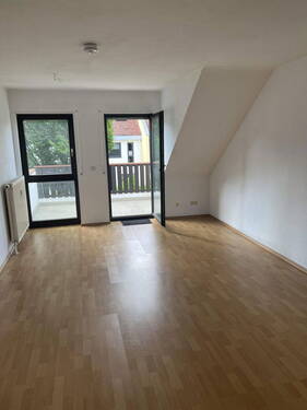 Wohnzimmer - Helle 2-Zimmer Wohnung - 175.000,00 EUR Kaufpreis, ca.  53,40 m² Wohnfläche
