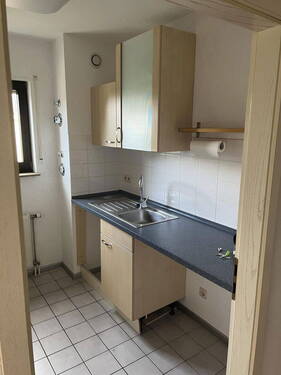 Küchenzeile rechts - 2 Zimmer Etagenwohnung in Ober-Ramstadt