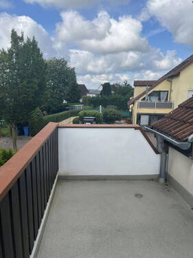 Balkon zu den Stellplätzen - 