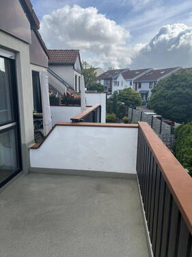 Balkon zum Nachbarn - 